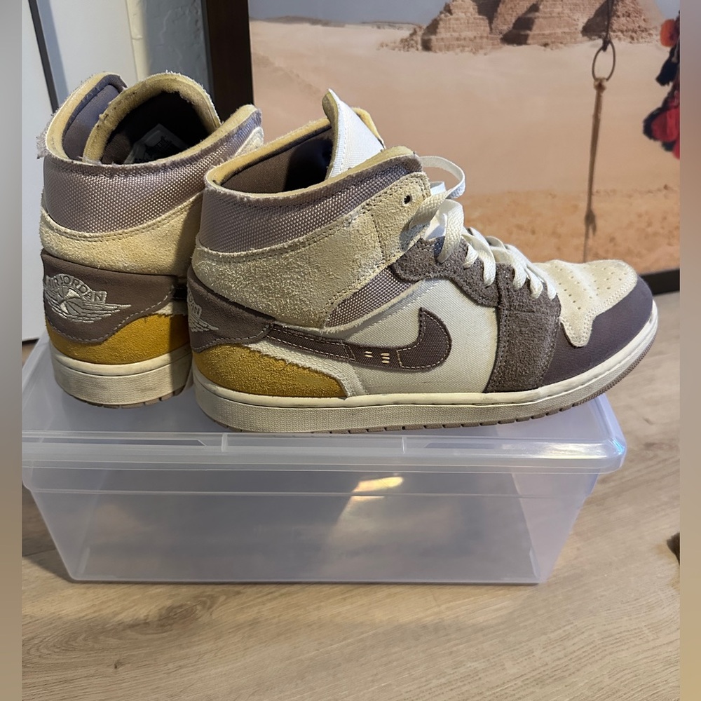 Air Jordan 1 Mid SE Craft